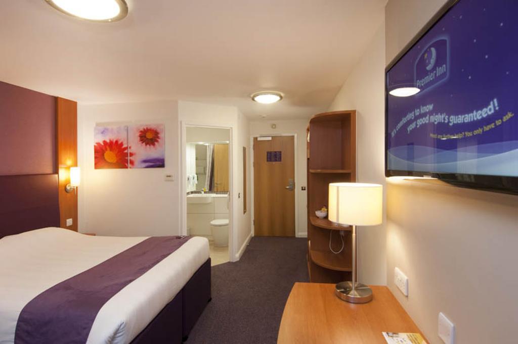 Premier Inn Newcastle - Holystone Holystone  エクステリア 写真